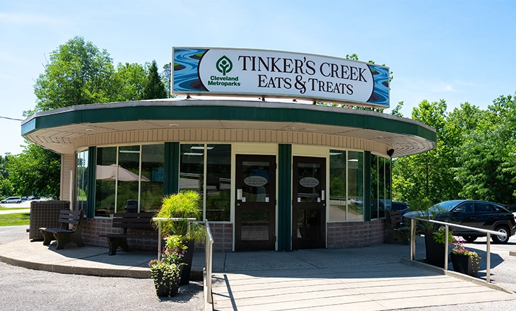 Tinker's Creek Eats and Treats building in Bedford Reservation