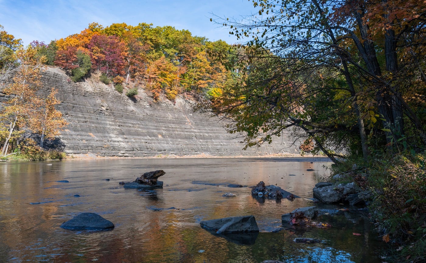 Thumb_Rocky-River_Fall-Cliff.jpg