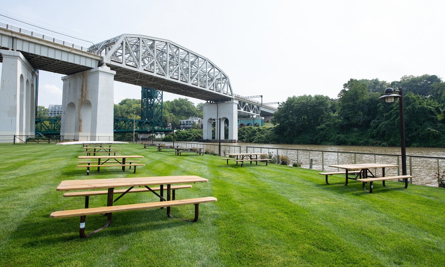 Thumb_Rivergate_Merwin-s-Lawn.jpg