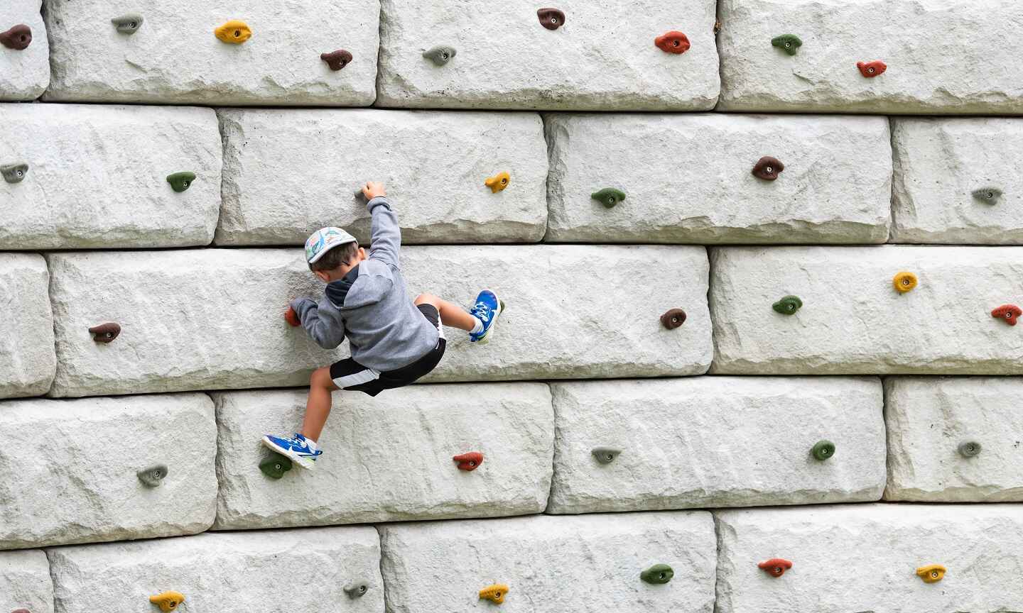Thumb_Lindsey_Kid-Climbing.jpg